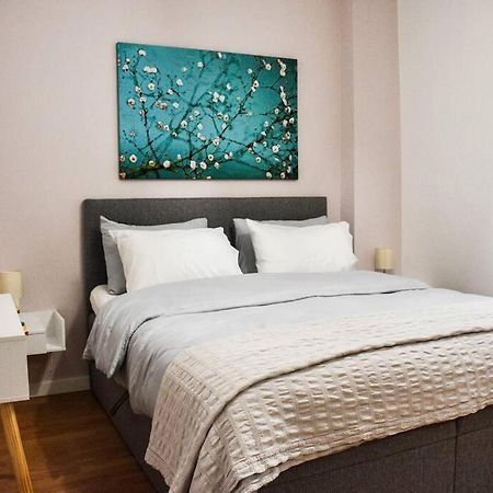 Newly Renovated-City Center Apartment Atena Exterior foto