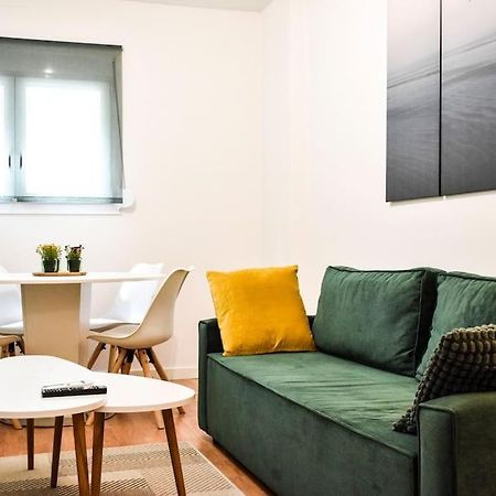 Newly Renovated-City Center Apartment Atena Exterior foto